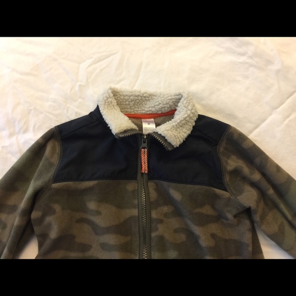 Size 6 Boys camouflage fleece jacket - Picture 2 of 3